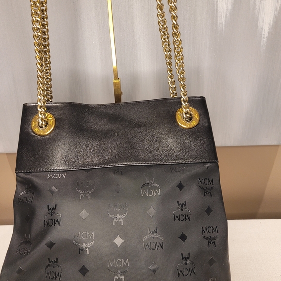 MCM Black Women's Bucket Shoulder Bag With Gold Chain Hardware - Picture 4 of 16